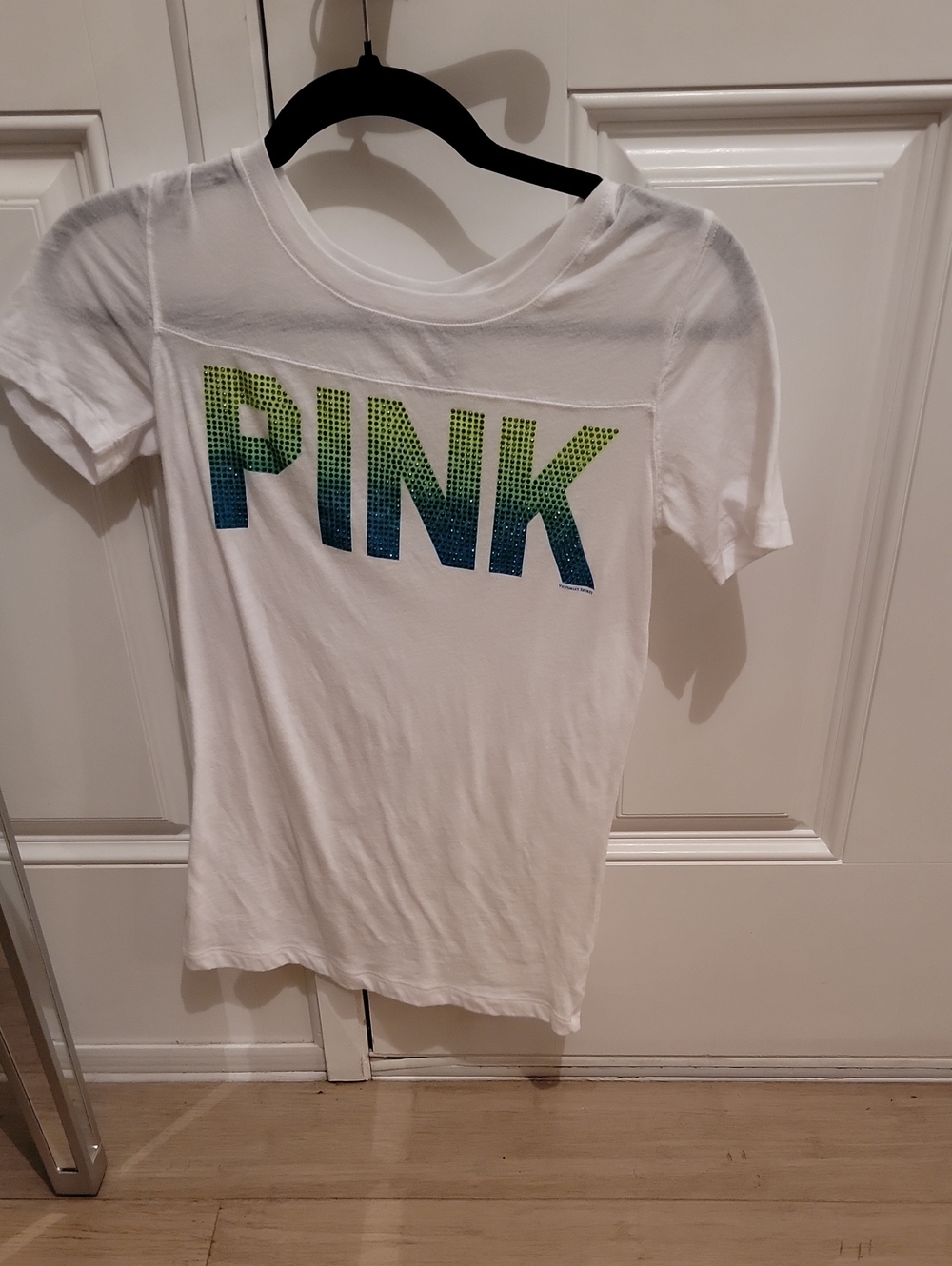 Bictorias Secret Pink. White Tee With Green And Blue Blimg. Size Sm. BN.
